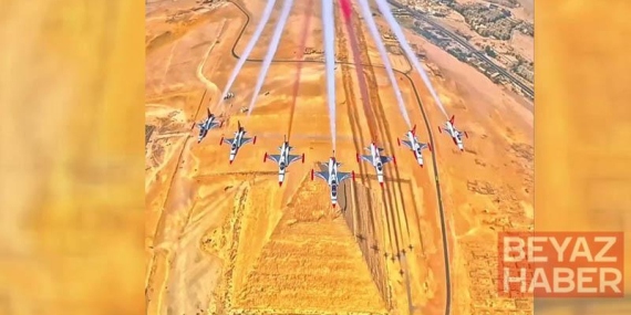 Türk Yıldızları Akrobasi Timi, Mısır Piramitleri üzerinde gösteri uçuşu gerçekleştirdi