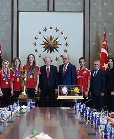 Cumhurbaşkanı Erdoğan, A Milli Kadın Voleybol Takımı