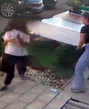 İç çamaşırından çıkardığı tabancayla 2 kadını ayaklarından vurdu