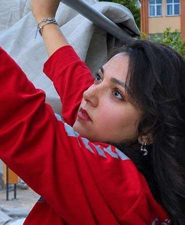 Depremde 2 arkadaşını kaybeden Zeynep, gönüllü arama kurtarma personeli oldu