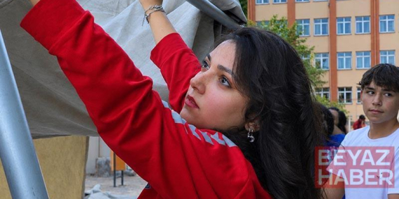 Depremde 2 arkadaşını kaybeden Zeynep, gönüllü arama kurtarma personeli oldu