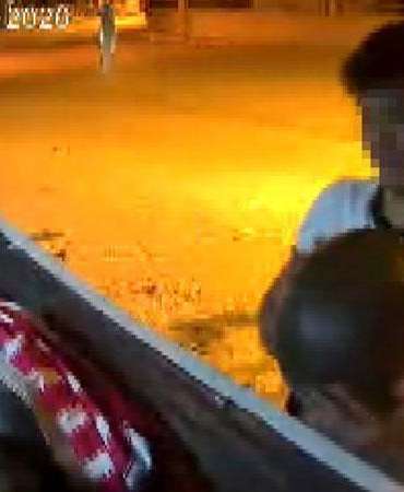 Satış yerinden karpuz alıp, helallik istediler; o anlar kamerada