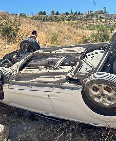 Şarampole yuvarlanan otomobildeki karı-koca yaralandı