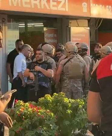 Özel güvenliğin silahıyla bankadaki 5 kişiyi rehin alan şüpheli tutuklandı