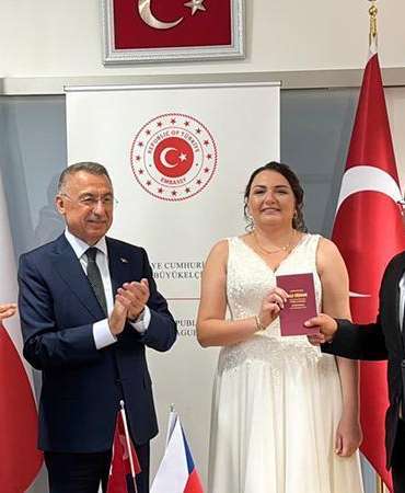 TBMM Dışişleri Komisyonu Başkanı Oktay, Prag