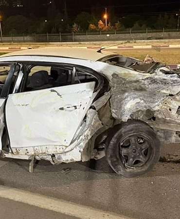 Yola çıkan araca çarpmamak için manevra yaptı, karşı şeritteki otomobil ile çarpıştı: 3 yaralı