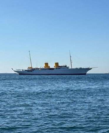 TCG Savarona gemisi Dolmabahçe’de