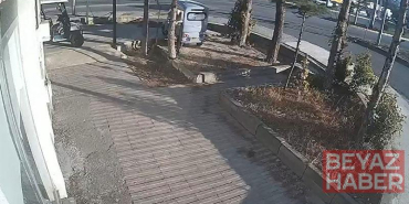 Karabük’te otomobilin çarptığı yaya ağır yaralandı; kaza anı kamerada