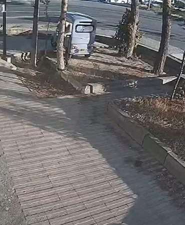 Karabük’te otomobilin çarptığı yaya ağır yaralandı; kaza anı kamerada