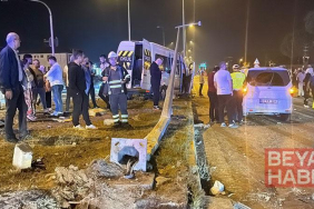 Düğünden dönen minibüs ile hafif ticari araç çarpıştı; 21 yaralı