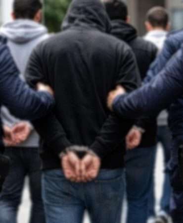 İş insanlarından ‘sokak hakkı’ adı altında para isteyen suç örgütüne operasyon: 18 gözaltı