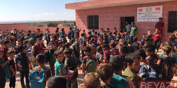 İHH 22 ülkede 10 bin öğrenciye kırtasiye seti dağıtacağını duyurdu