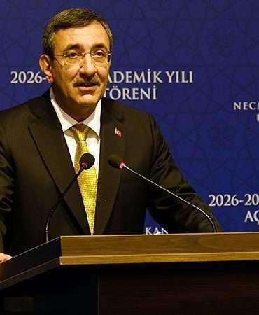 Cevdet Yılmaz: Sosyal medya aslında bizleri yalnızlaştıran, toplumdan koparan bir medya