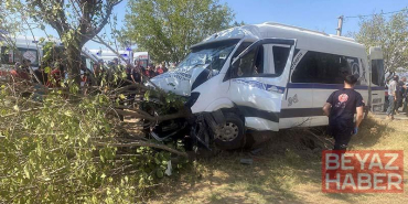 Tarım işçilerini taşıyan minibüs, ağaca çarptı: 14 yaralı