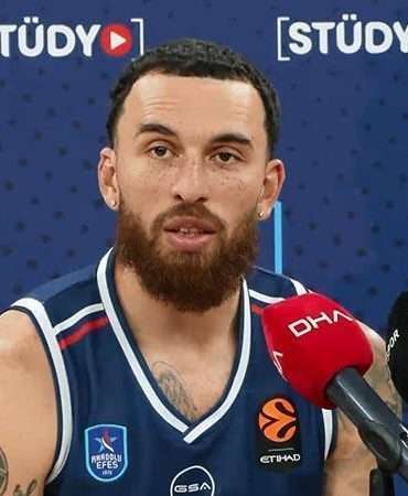 Mike James: Anadolu Efes
