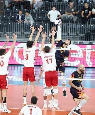 A Milli Erkek Voleybol Takımı, Romanya