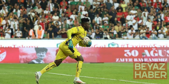 Onana hem kurtarıyor hem oyun kuruyor