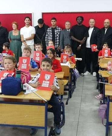 Samsunspor, minik taraftarlarını defter kampanyasında buluşturdu