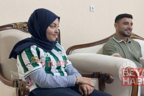 Konyasporlu futbolcular omurilik kanser tedavisi gören Konyaspor taraftarı Sude Ay
