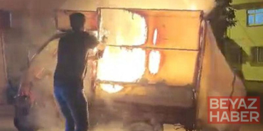 Ambulans şoförünün, 3 tekerli motosikletteki yangına müdahale ettiği anlar kamerada