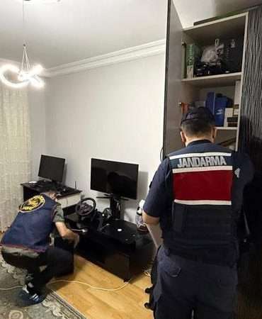 MİT koordinesinde yazılım şirketine yasa dışı veri sorgulama operasyonu: 5 gözaltı