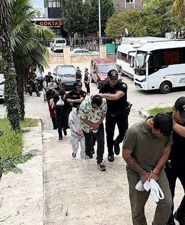 ‘Sokaklar Güvende’ operasyonundaki 53 şüpheliden 21’i adliyede