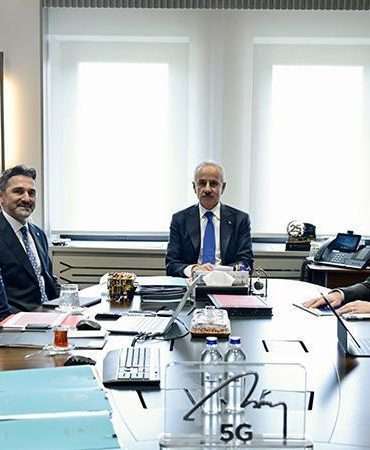 Bakan Uraloğlu, havacılık şirketlerinin temsilcilerini ağırladı