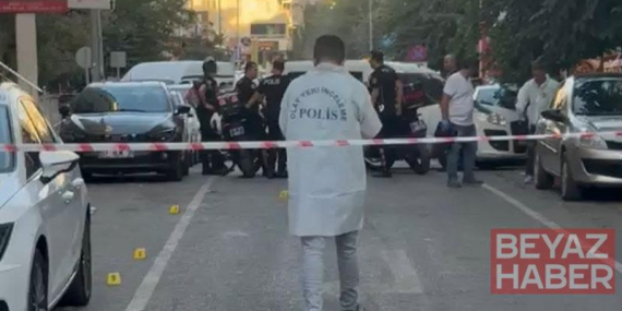 Cadde ortasında silahlı kavga; 2’si yoldan geçen 3 kişi yaralandı