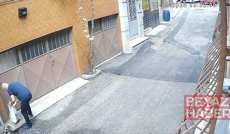 Kedilerin mama kaplarını çöpe atıp, sularını döken baba-oğul kamerada