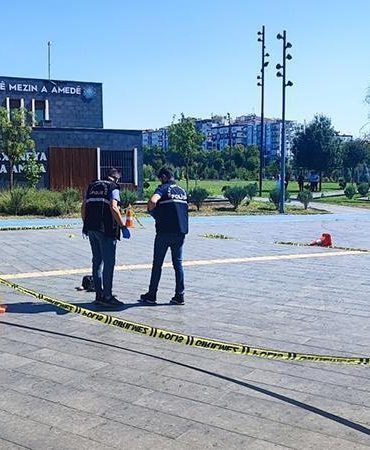 Boşandığı kadını tabancayla öldüren şüpheli, yakalanacağını anlayınca intihar etti