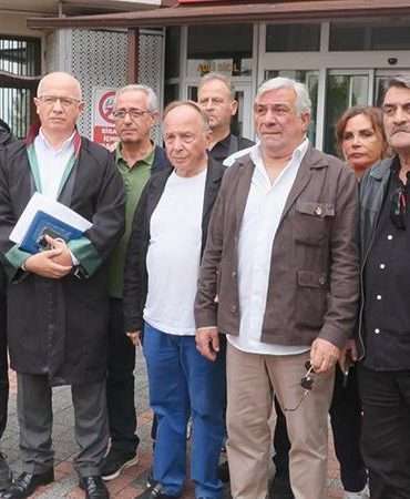 Kadir İnanır