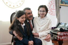 Bakan Tekin, Cumhurbaşkanı Erdoğan ile şarkı söyleyen öğrencileri kabul etti