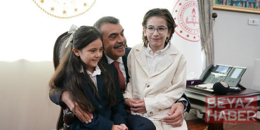 Bakan Tekin, Cumhurbaşkanı Erdoğan ile şarkı söyleyen öğrencileri kabul etti