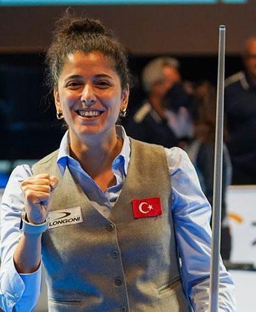 Milli bilardocu Güzin Müjde Karakaşlı dünya şampiyonu oldu