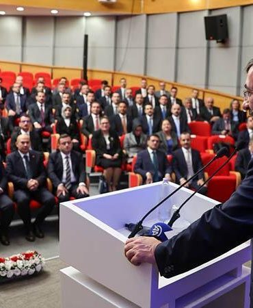 Cumhurbaşkanı Yardımcısı Yılmaz, kaymakam adaylarıyla bir araya geldi