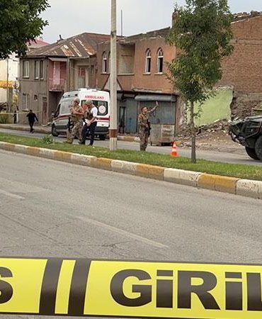 Erzurum’da boşanma aşamasındaki çiftin yakınları arasında silahlı çatışma: 1’i polis 12 yaralı