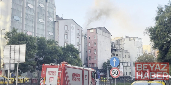 Beyoğlu’nda iş yeri yangını söndürüldü