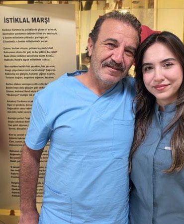 Doğduğu hastaneye doktor olarak atandı; meslektaşı babasıyla birlikte şifa dağıtıyor