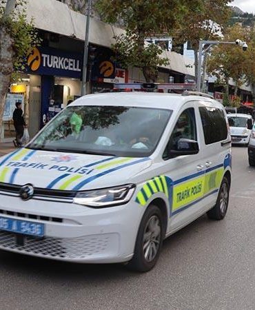Şehit polisin cenazesini meslektaşları selam vererek uğurladı