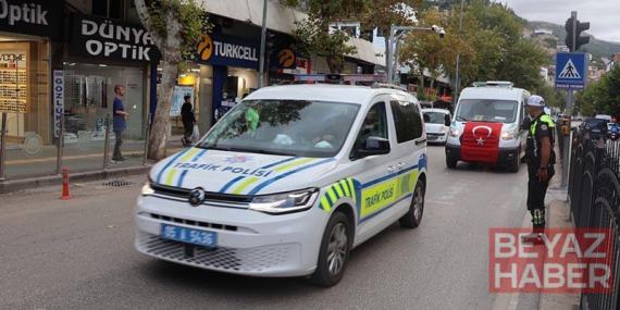 Şehit polisin cenazesini meslektaşları selam vererek uğurladı