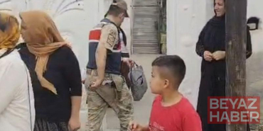 Ev sahibini bıçaklayıp sandalyeye bağladılar, gasbettikleri altınlarla kaçtılar