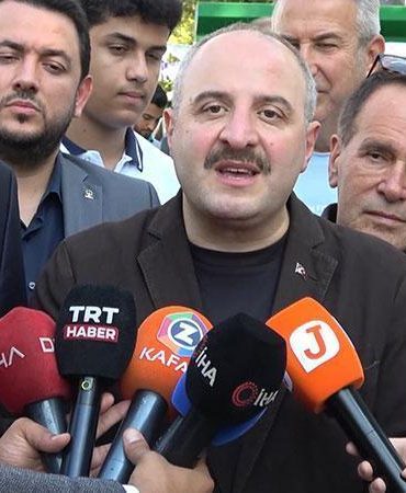 Varank, Bursa Uluslararası Gastronomi Festivali’nde börek dağıttı