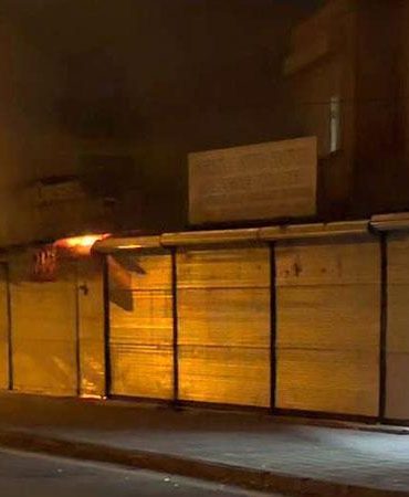 Yangında iki iş yeri kullanılmaz hale geldi