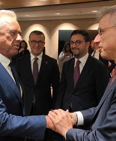 Sağlık Bakanı Memişoğlu, ABD Sağlık Bakanı Kennedy ile bir araya geldi