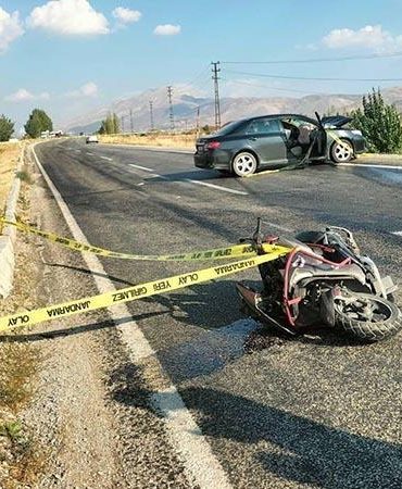 Otomobil ile çarpışan motosikletin sürücüsü öldü
