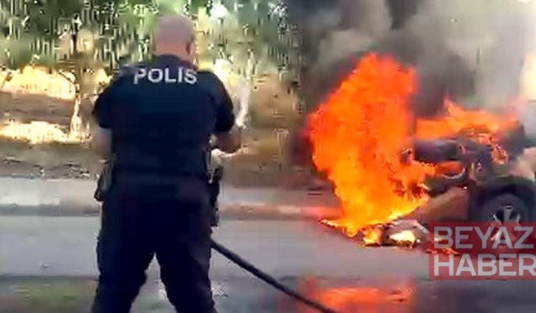 Avcılar’da yanan otomobile polisten tüp ve su tankeri ile müdahale
