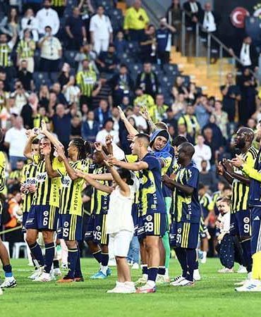 Eyüpspor’u farklı geçen Fenerbahçe milli araya moralli girdi