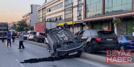 Güngören’de sürücüsünün direksiyon hakimiyetini kaybettiği otomobil takla attı; kaza kamerada