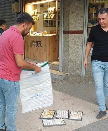 Kuyumcu dükkanında silahlı soygun girişimi: 2 yaralı