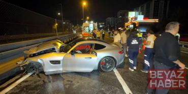 Avcılar D100’de iki otomobil çarpıştı: 2 yaralı